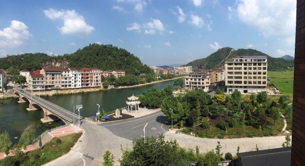 东阳仿古门窗产业崛起：夏屠村十年蝶变，从贫困村到淘宝村奇迹